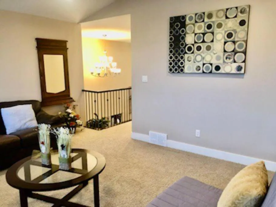 Vila Luxury 3700 Sq/ 5 Bedroom/ Jettedtub/ 4 Fireplaces Edmonton Kanada