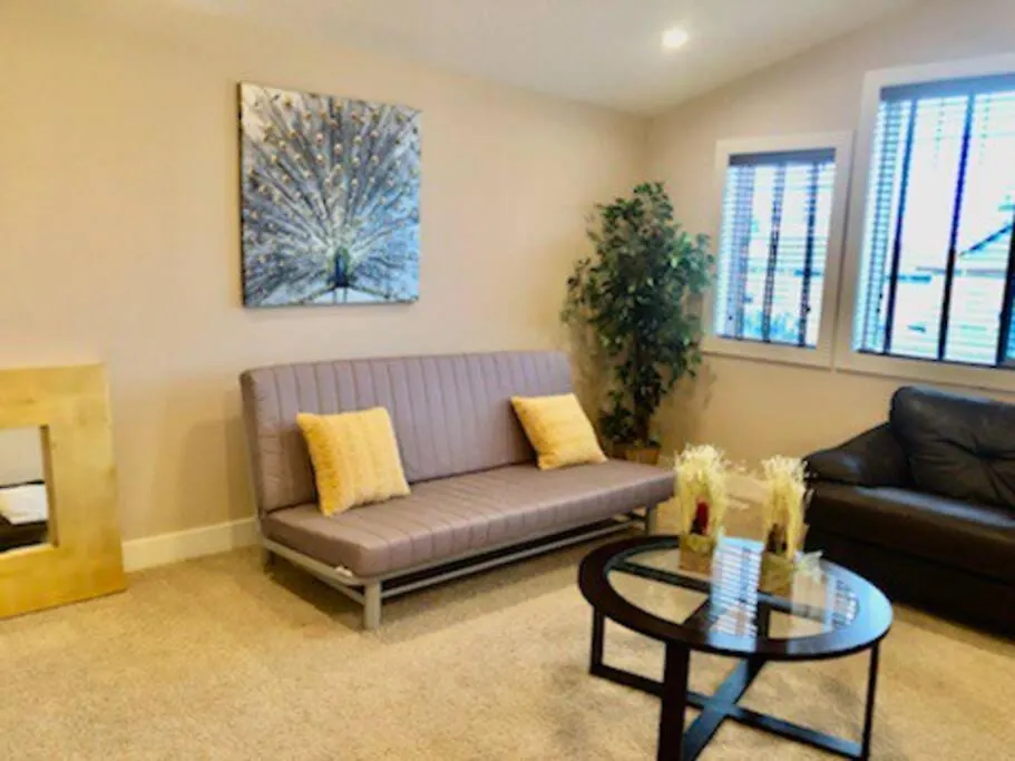 Luxury 3700 Sq/ 5 Bedroom/ Jettedtub/ 4 Fireplaces Edmonton 0*,