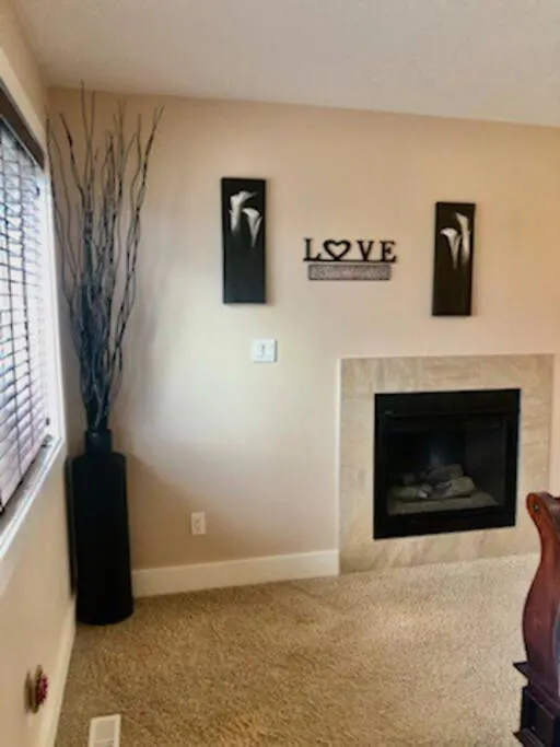Luxury 3700 Sq/ 5 Bedroom/ Jettedtub/ 4 Fireplaces Edmonton 0*,