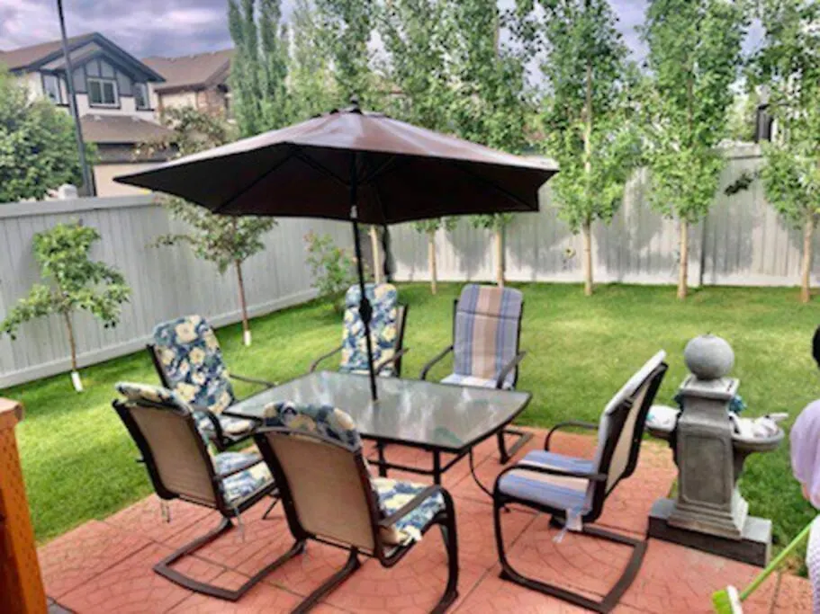 Luxury 3700 Sq/ 5 Bedroom/ Jettedtub/ 4 Fireplaces Edmonton 0*,