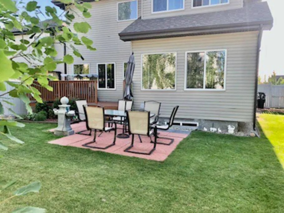Luxury 3700 Sq/ 5 Bedroom/ Jettedtub/ 4 Fireplaces Edmonton Vila