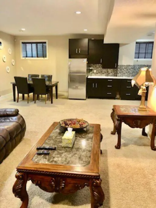 Luxury 3700 Sq/ 5 Bedroom/ Jettedtub/ 4 Fireplaces Edmonton Vila