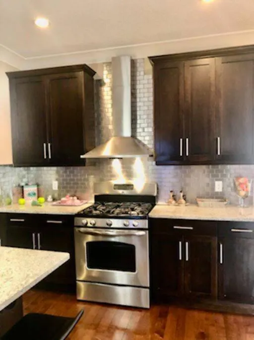 Luxury 3700 Sq/ 5 Bedroom/ Jettedtub/ 4 Fireplaces Edmonton 0*,  Kanada
