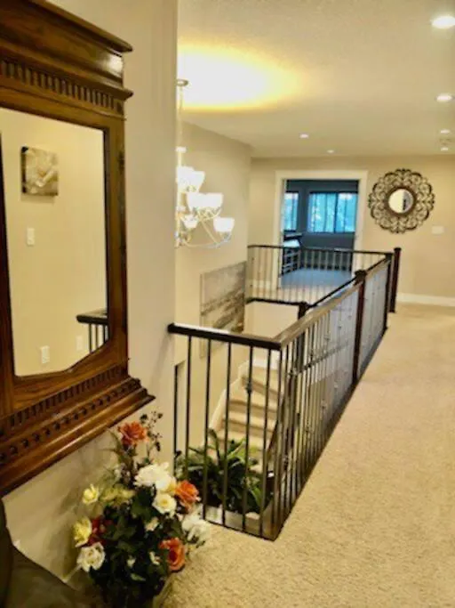 Vila Luxury 3700 Sq/ 5 Bedroom/ Jettedtub/ 4 Fireplaces Edmonton Kanada