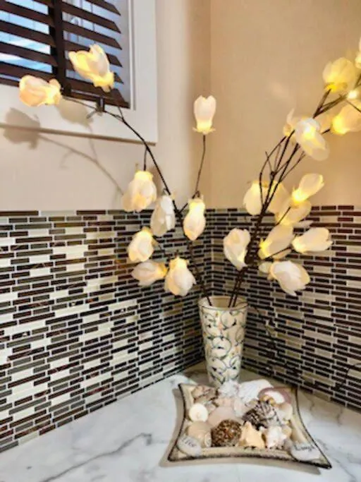 Luxury 3700 Sq/ 5 Bedroom/ Jettedtub/ 4 Fireplaces Edmonton