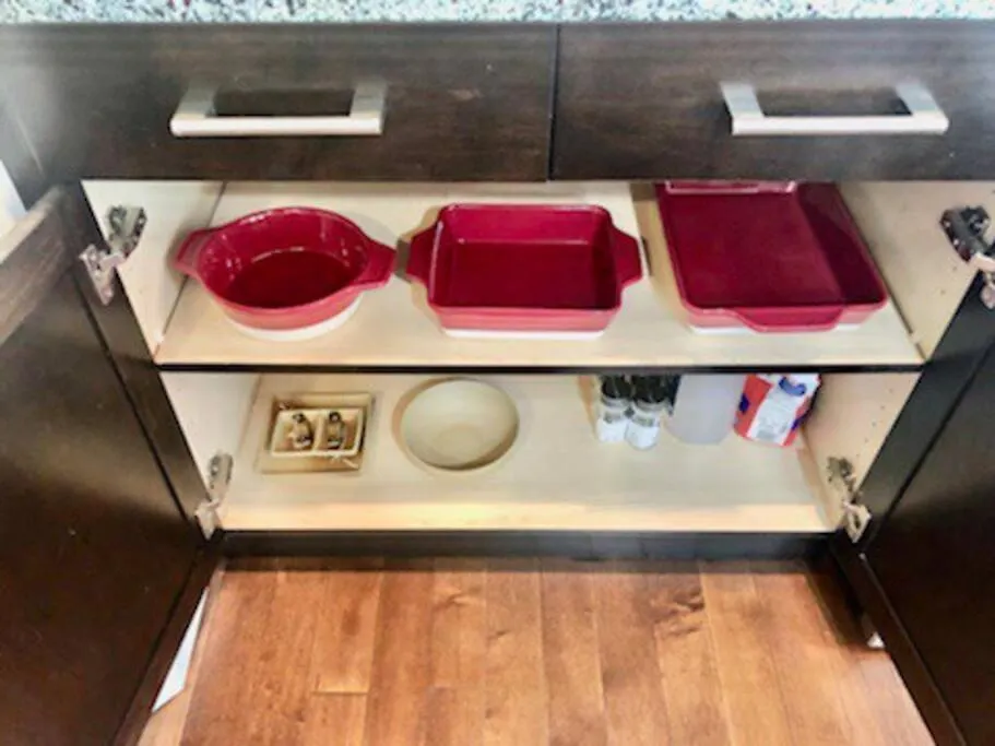 Luxury 3700 Sq/ 5 Bedroom/ Jettedtub/ 4 Fireplaces Edmonton Kanada
