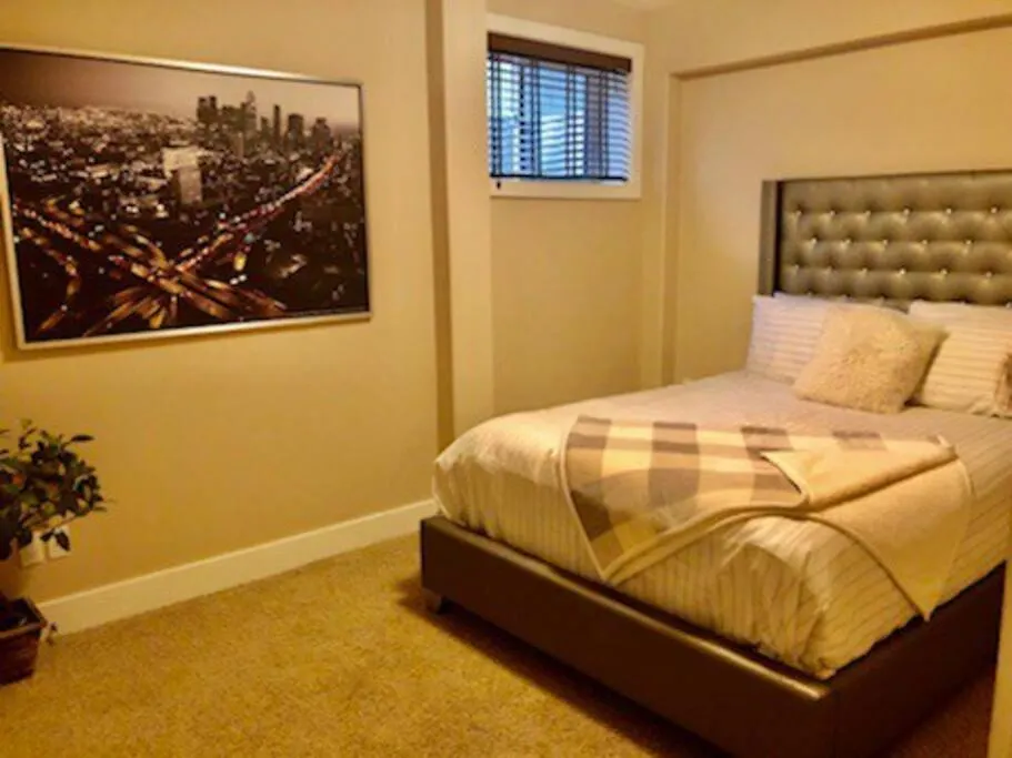 Vila Luxury 3700 Sq/ 5 Bedroom/ Jettedtub/ 4 Fireplaces Edmonton Kanada