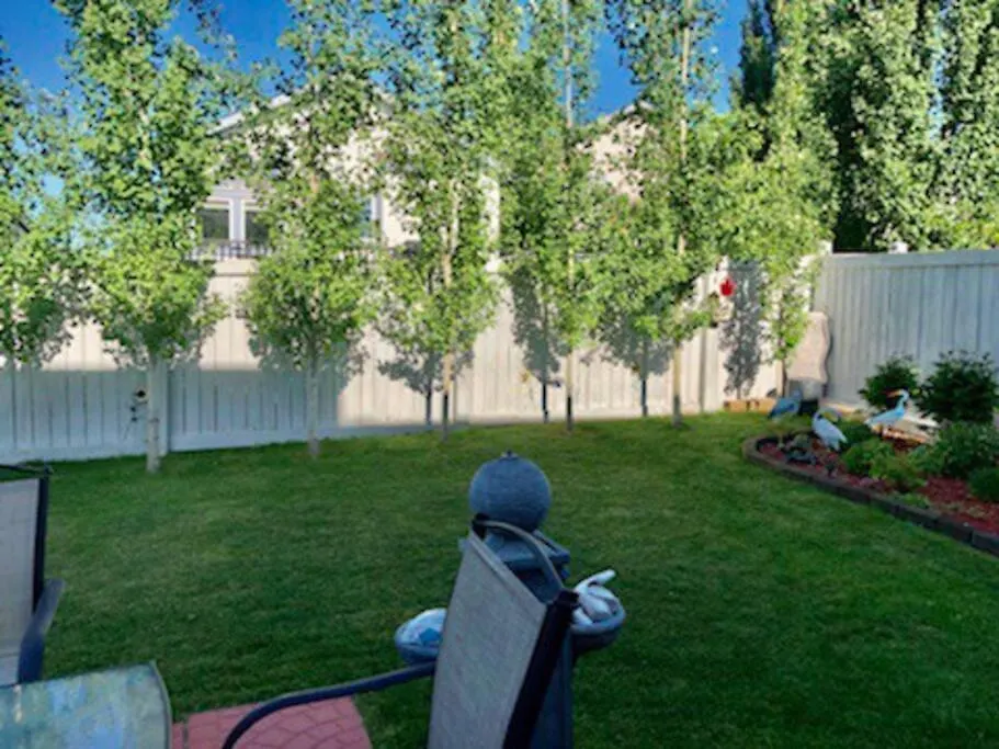 Luxury 3700 Sq/ 5 Bedroom/ Jettedtub/ 4 Fireplaces Edmonton 0*,  Kanada
