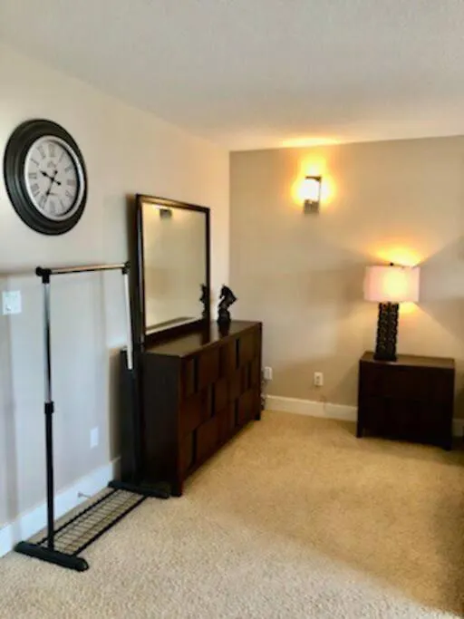 Vila Luxury 3700 Sq/ 5 Bedroom/ Jettedtub/ 4 Fireplaces Edmonton