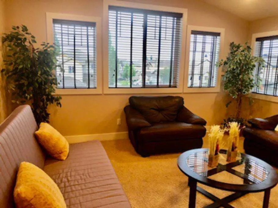 Luxury 3700 Sq/ 5 Bedroom/ Jettedtub/ 4 Fireplaces Edmonton 0*,