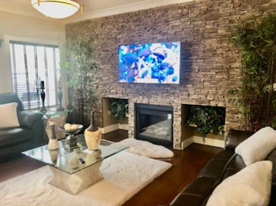 Luxury 3700 Sq/ 5 Bedroom/ Jettedtub/ 4 Fireplaces Έντμοντον Καναδάς