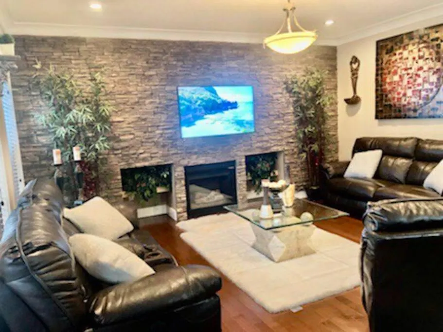 Luxury 3700 Sq/ 5 Bedroom/ Jettedtub/ 4 Fireplaces Έντμοντον